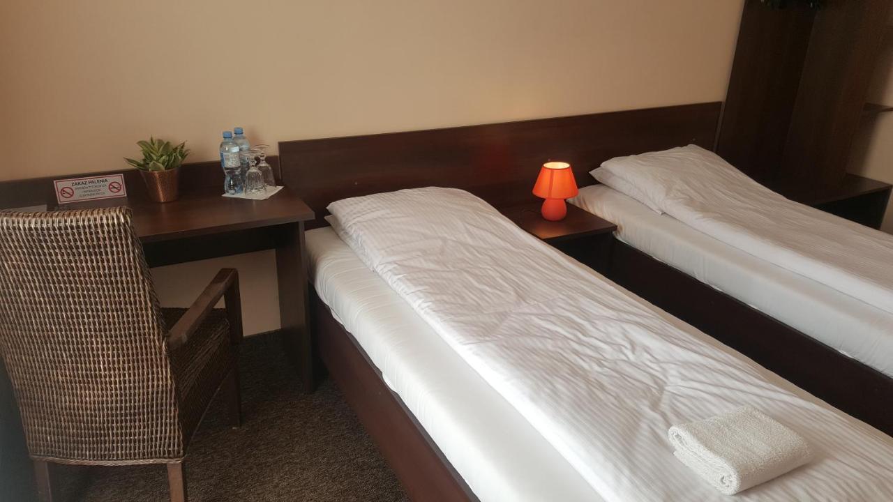 Motel Sj *